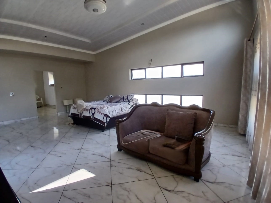 5 Bedroom Property for Sale in Oos Einde North West